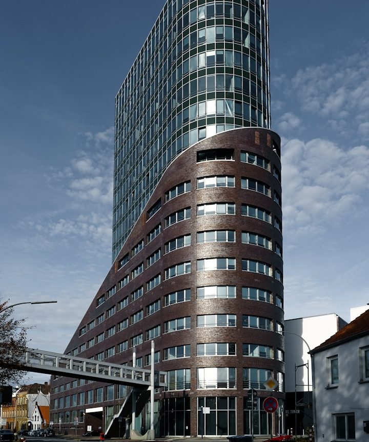Professionelles Webdesign im Norden Modernes Bürogebäude im Norden als Symbol für professionelles Webdesign und digitales Wachstum.